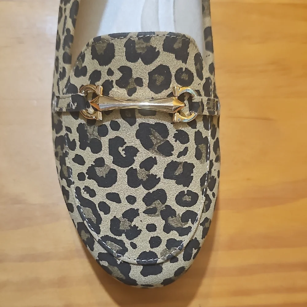Cliffs by White Mountain  Glowing Leopard Print Horse Bit Loafer Size 9 Wide